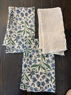 Cynthia Rowley Blue Floral and Cream Waffle Weave Kitchen Towels